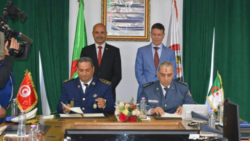 التوقيع على اتفاقية توأمة بين المدرستين الوطنيتين للحماية المدنية التونسية والجزائرية