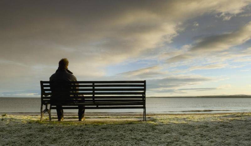  هل يؤدي الشعور بالوحدة إلى الخرف؟ 