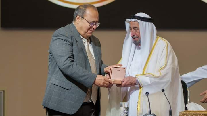 الشاعر القيرواني عبد العزيز الهمامي يتوج بجائزة القوافي في مهرجان الشارقة للشعر العربي