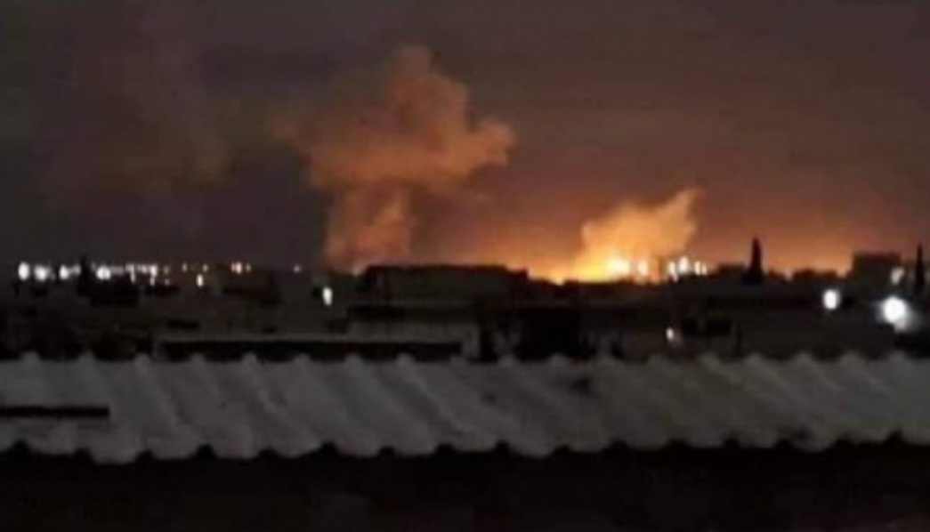 انفجارات عنيفة مستمرة قرب مطار حلب.. ومقتل 36