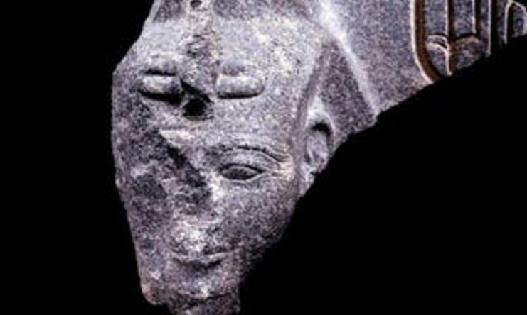 تم تهريبه لسويسرا.. مصر تستعيد رأس تمثال الملك رمسيس الثاني