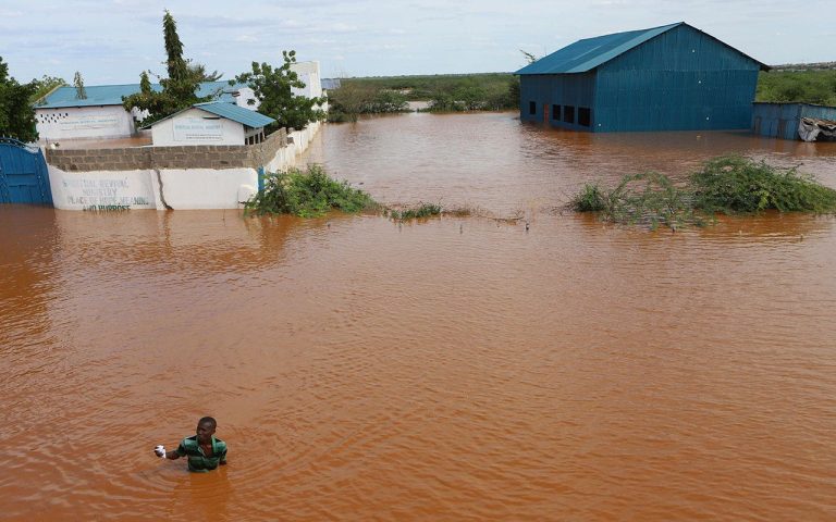  وفاة أكثر من 40 شخصا اثر انهيار سد وسط كينيا
