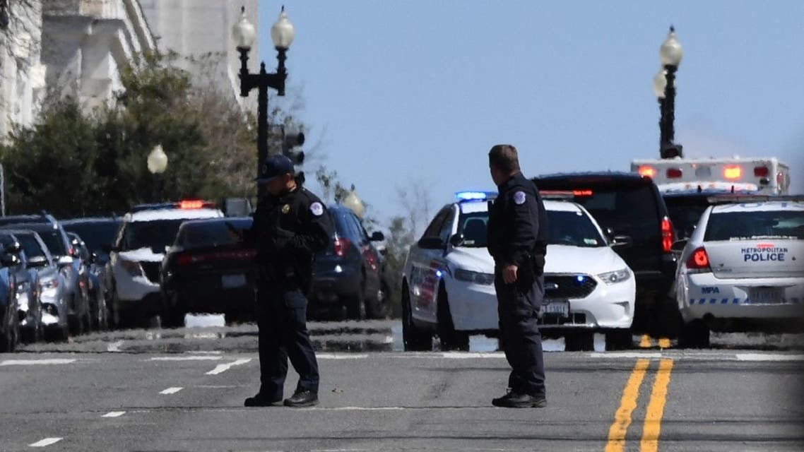 امريكا.. الشرطة تحتشد قرب محتجين مؤيدين للفلسطينيين بجامعة كاليفورنيا