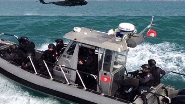 جيش البحر ينقذ 20 مهاجرا تونسيا بصفة غير شرعيّة