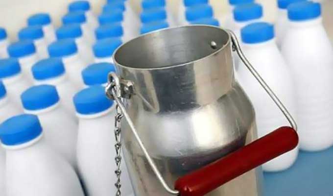 نقابة الفلاحين: "قرار التوقف عن تجميع الحليب سيزيد في الإضرار بالمربين"