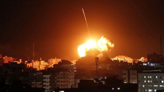 غارات إسرائيلية "مكثفة" على غزة.. واستهداف مجمع أمني   