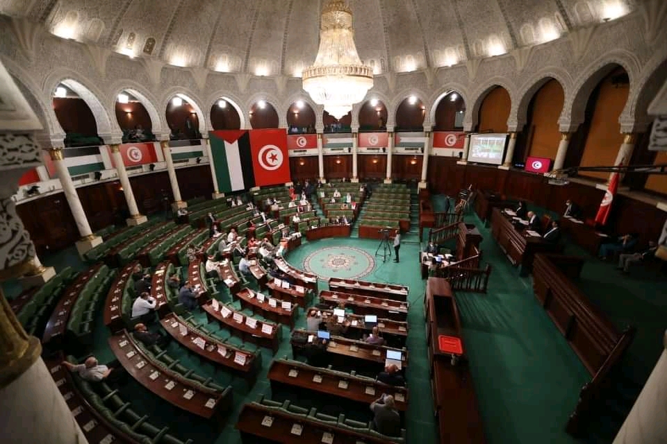 جماهير "البقلاوة" والإفريقي تجبر مجلس نواب الشعب على إلغاء جلسة الغد