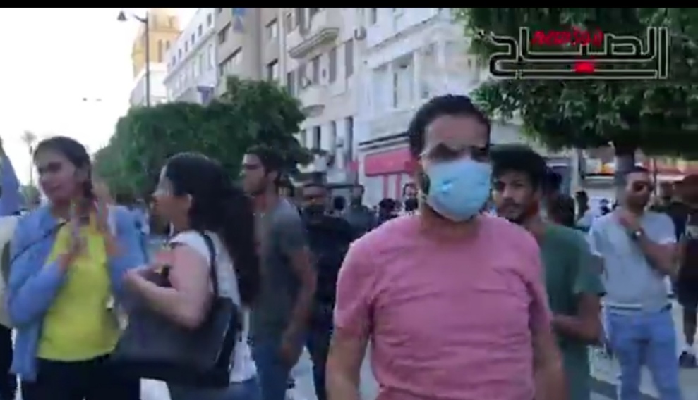 مناوشات بين الامن ومحتجين في شارع بورقيبة...
