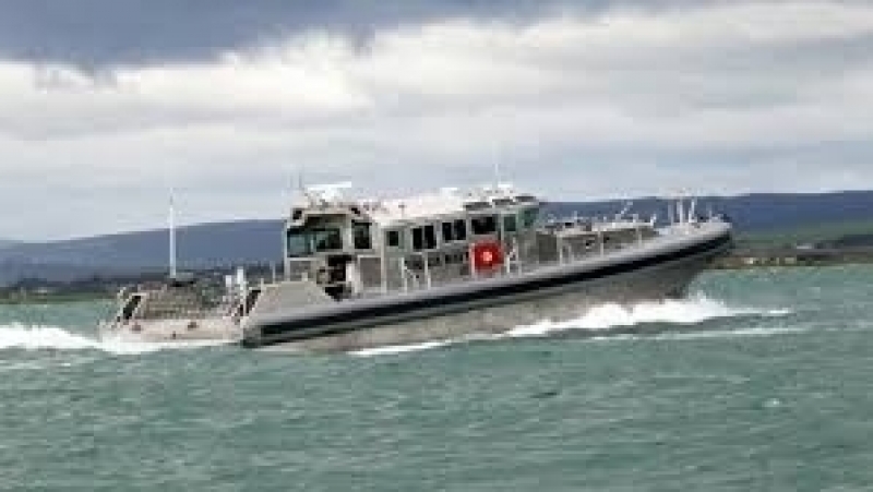جيش البحر ينقذ مهاجرين غير شرعيين