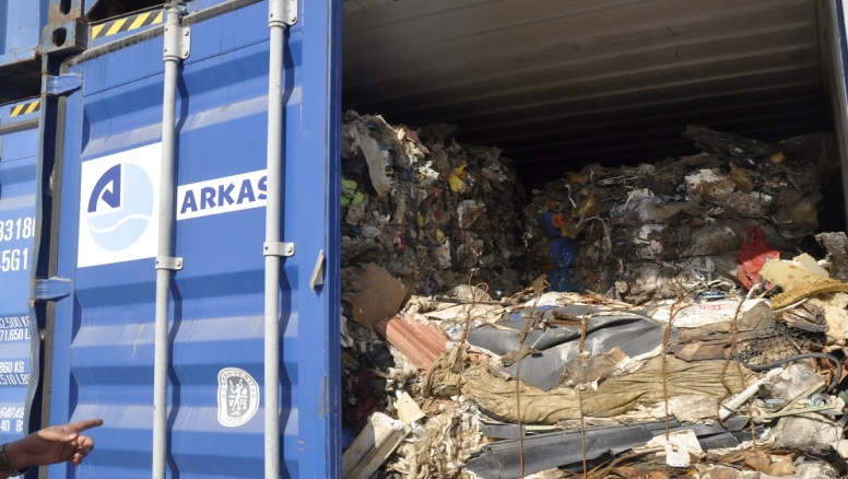 هل تنتهي ازمة النفايات الإيطالية؟.. وزير الخارجية يوضح