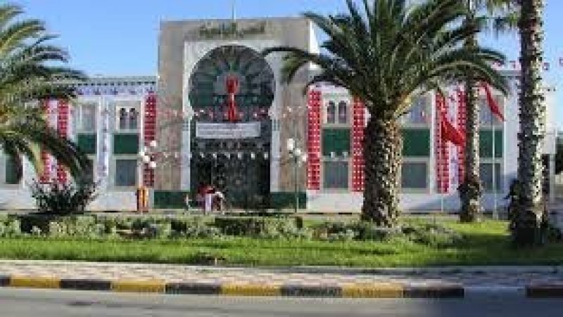 من بينها منع إقامة مراسم الزفاف أو الدفن وغلق سوق السبت..بلدية حمام سوسة تتّخذ جملة من القرارات