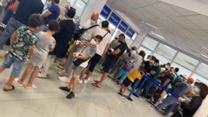 بالصور: نقص فادح لاعوان "ctn" وراء معاناة المهاجرين العائدين من ايطاليا
