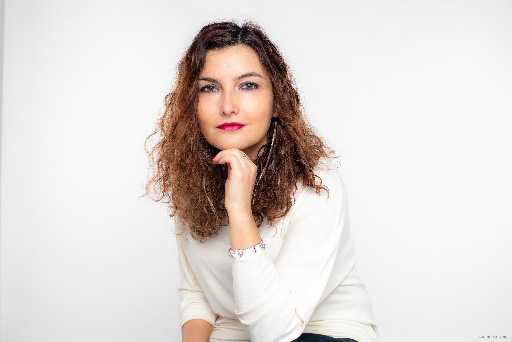 الكاتبة المغربية لبنى السراج تتوج بجائزة أورنج للكتاب في القارة الافريقية  