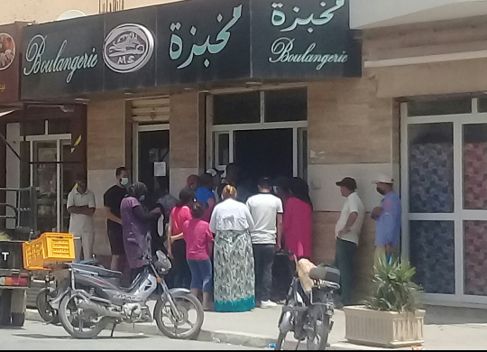 منوبة..اكتظاظ امام المخابز وتراجع إنتاج مادة الخبز الى الثلث!