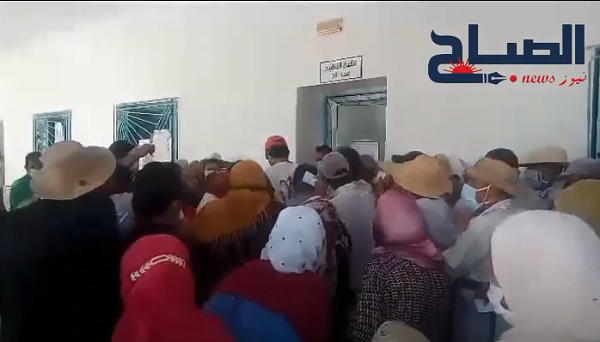 القـيروان..مديرة مركز التلقيح تتحدث لـ"الصباح نيوز" عن الفوضى والاكتظاظ 