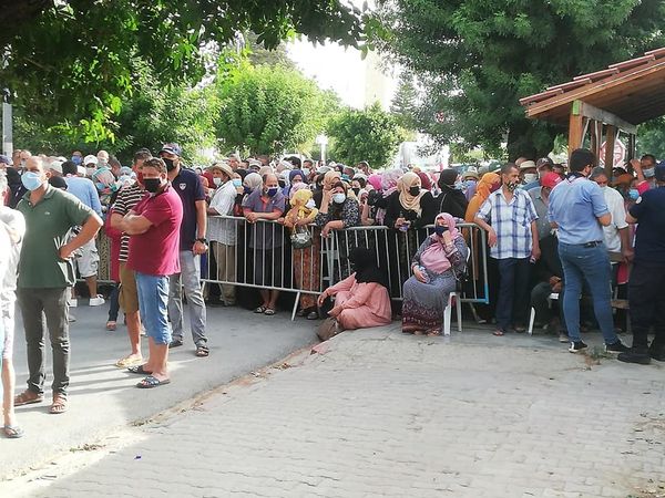  نــابـــل .. إكتظاظ مهول .. نقائص في  التنظيم وحرص على التلقيح 