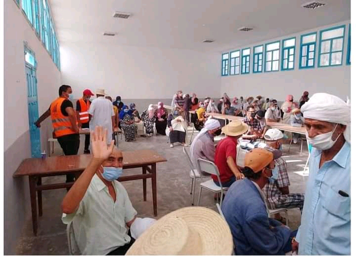  القصرين..تطعيم اكثر من 13 الف شخص واقبال ضعيف بحاسي الفريد وجدليان رغم الانتشار الواسع للفيروس بهما  