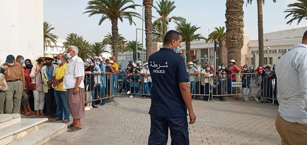 قابس..اكتظاظ و طوابير انتظار..