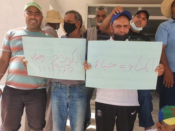 قابس.. أهالي الزراوة يحتجون أمام الإدارة الجهوية لـ"الصوناد"