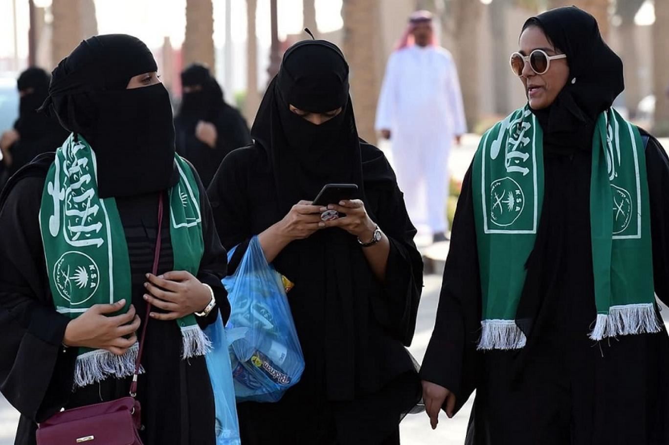 توقيف ستة سعوديين في الرياض على خلفية التحرش بسائحة أجنبية