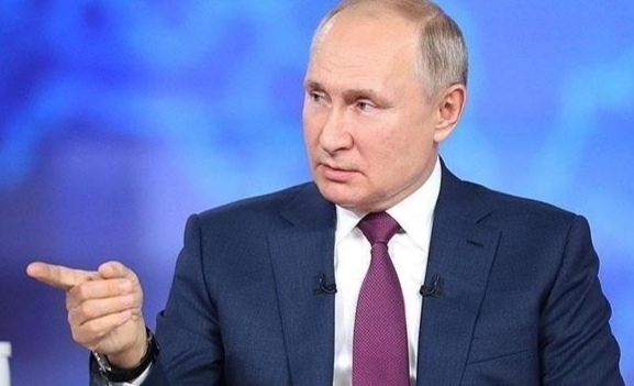 الرئيس الروسي يعزل نفسه بعد مخالطته مصابا بكورونا