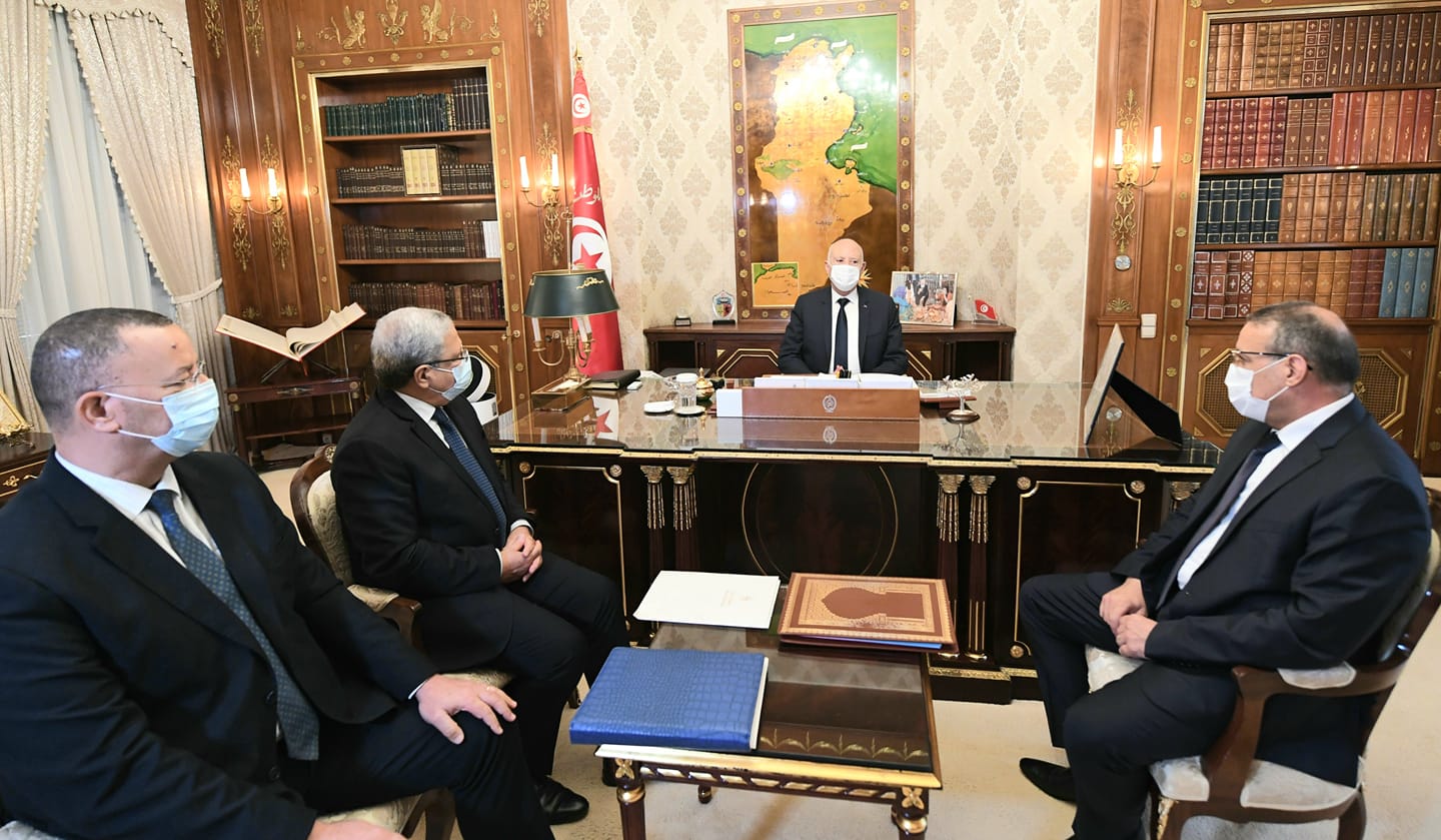 إعادة فتح المعابر الحدودية بين تونس وليبيا أبرز محاور لقاء سعيد بوزراء الخارجية والداخلية والصحة