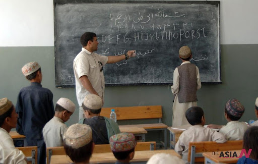 طالبان تفتح المدارس بلا نساء.. وتسمح بعودة الذكور فقط