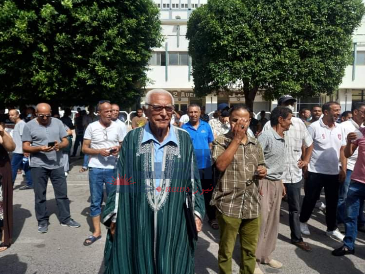   العاصمة.. انصار سعيد يتجمهرون قبالة الرافضين للاجراءات الاستثنائية