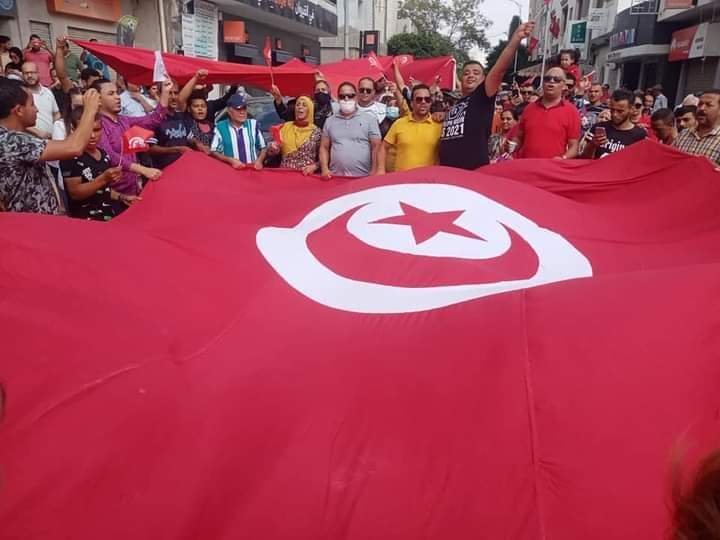  القيروان.. وقفة مساندة لرئيس الجمهورية