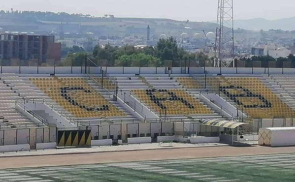 مع تكليف خبير من الفيفا :دعوة المقاول لإستكمال أشغال إعادة تعشيب ملعب 15 أكتوبر ببنزرت 