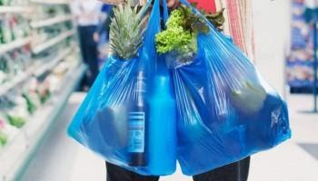  منع الأكياس البلاستيكية أثقل كاهل المواطن ولم يحم البيئة.. لفائدة من؟