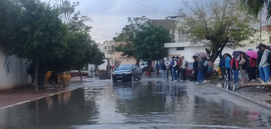   طبربة/الجديدة ..توقف حركة المرور بسبب الأمطار و والأهالي يحتجون على تدهور البنية التحتية