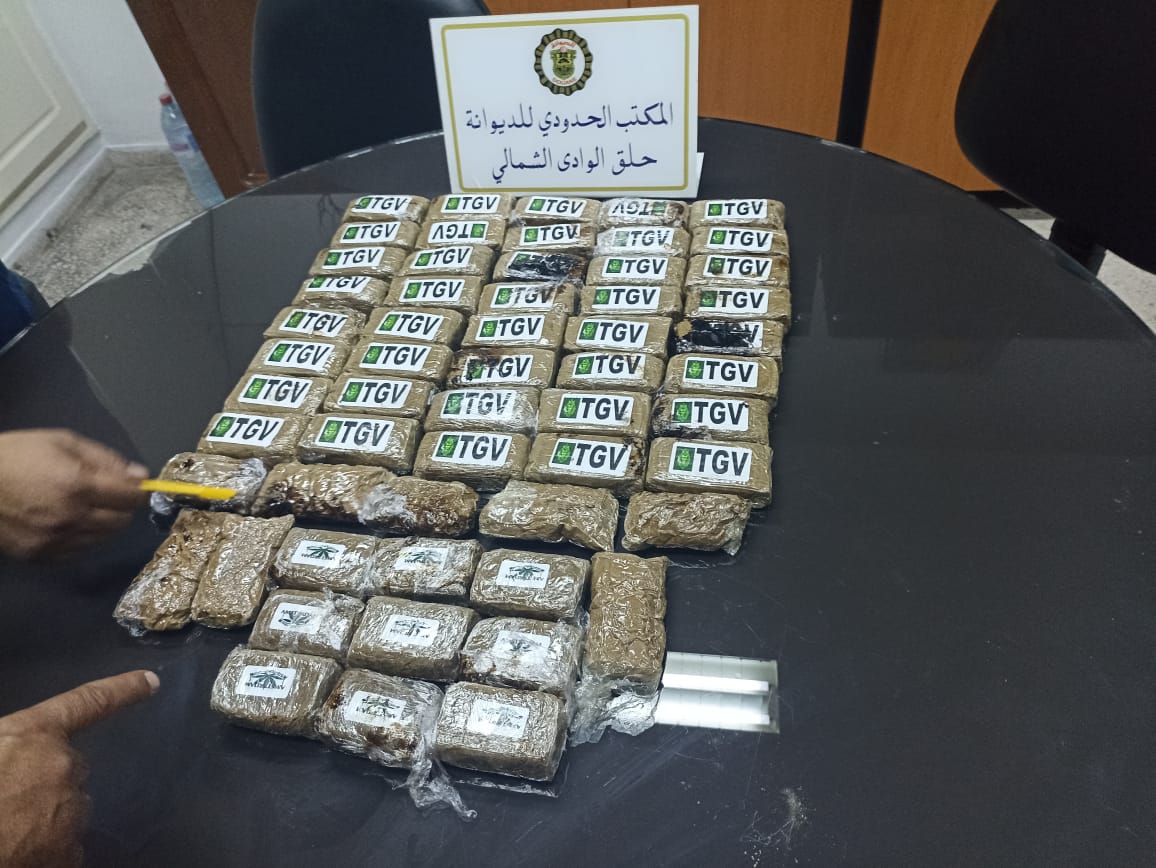  ميناء حلق الوادي: احباط محاولة تهريب 57صفيحة من الزطلة... 