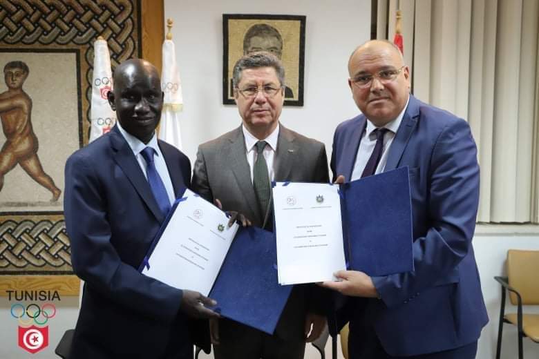 برعاية اللجنة الأولمبية: توقيع اتفاقية شراكة بين الجامعة التونسية للمبارزة ونظيرتها السينيغالية 