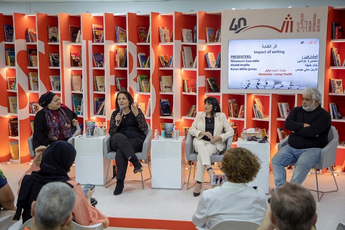 معرض "الشارقة الدولي للكتاب 2021" طرح السؤال.. هل حقاً يستطيع الكاتب التأثير في القراء؟
