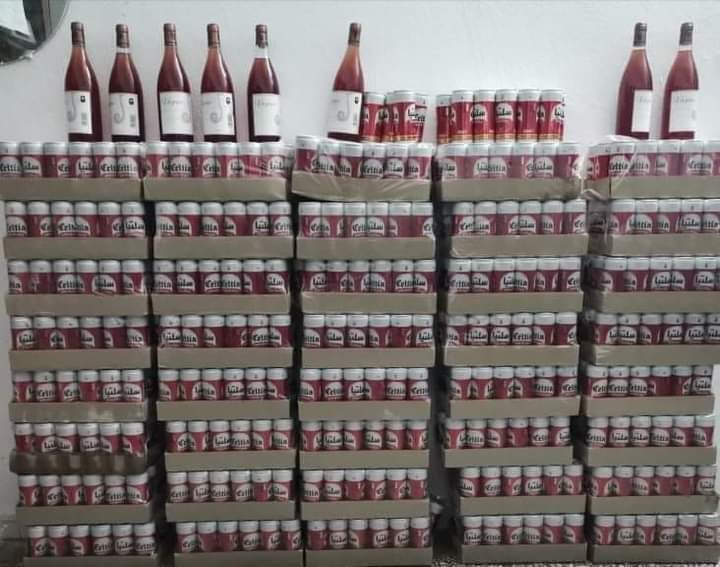 النفيضة.. مداهمة منزل..وحجز 1000 علبة جعة وقوارير خمر 