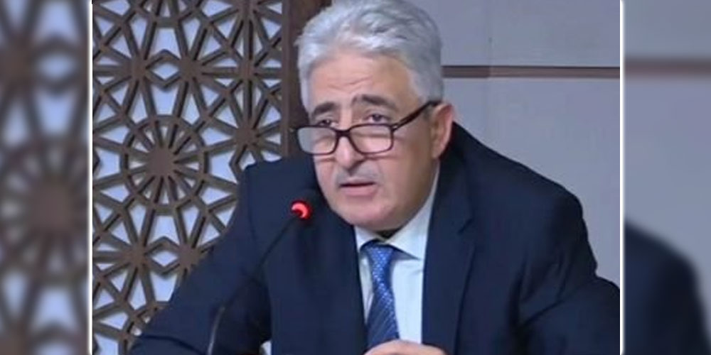 وزير الدفاع الوطني يزور القاعدة العسكرية بالعمران 