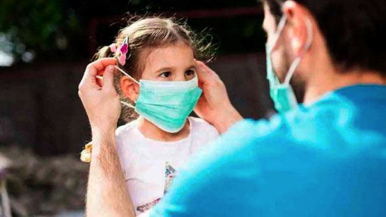  ارتداء الكمامة أفضل أم التباعد؟.. دراسة تحسم الجدل