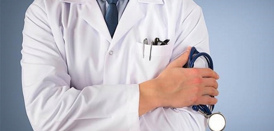 الدكتور جلال بن يوسف.. الطبيب – الإنسان حوّل عيادته إلى مستشفى ميداني بالمجان.. ويقوم بأيام تلقيح مفتوحة 