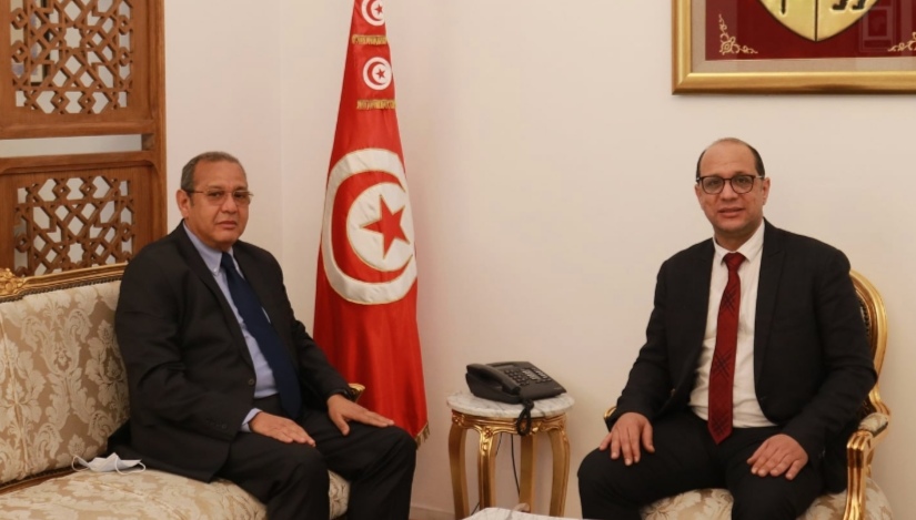 وزير الشؤون الاجتماعية ورئيس منظمة الأعراف يتابعان تطبيق اتفاق الزيادات في أجور القطاع الخاص