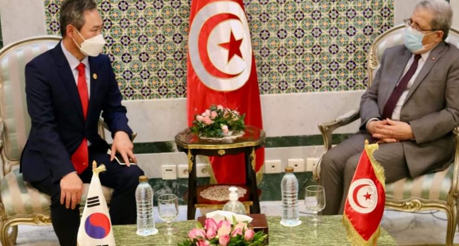 وزير الخارجية يحث السفير الصيني على تشجيع الشّركات الصّينية على الاستثمار في تونس