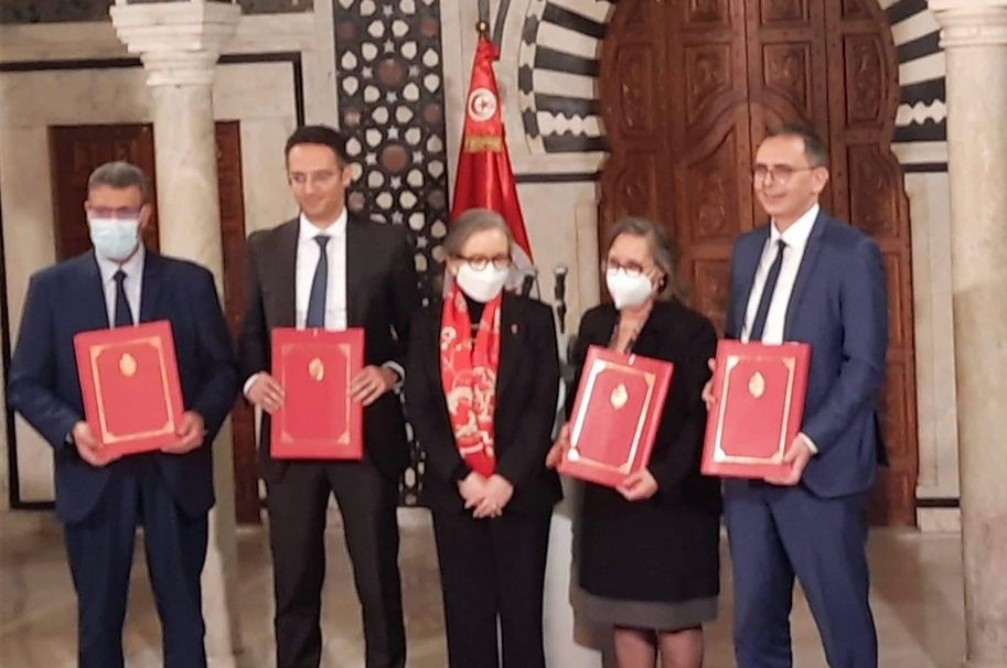 رئيسة الحكومة تعلن عن الموافقة على 5 مشاريع  في الطاقات المتجددة وقريبا دفعة جديدة بقدرة 1500 ميغاواط
