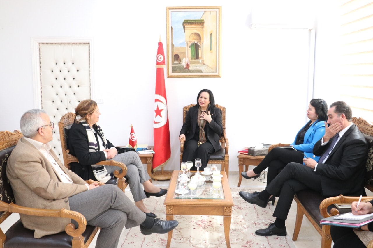  وزيرة المرأة تلتقي عددا من أعضاء المكتب التنفيذي لاتحاد الشغل...