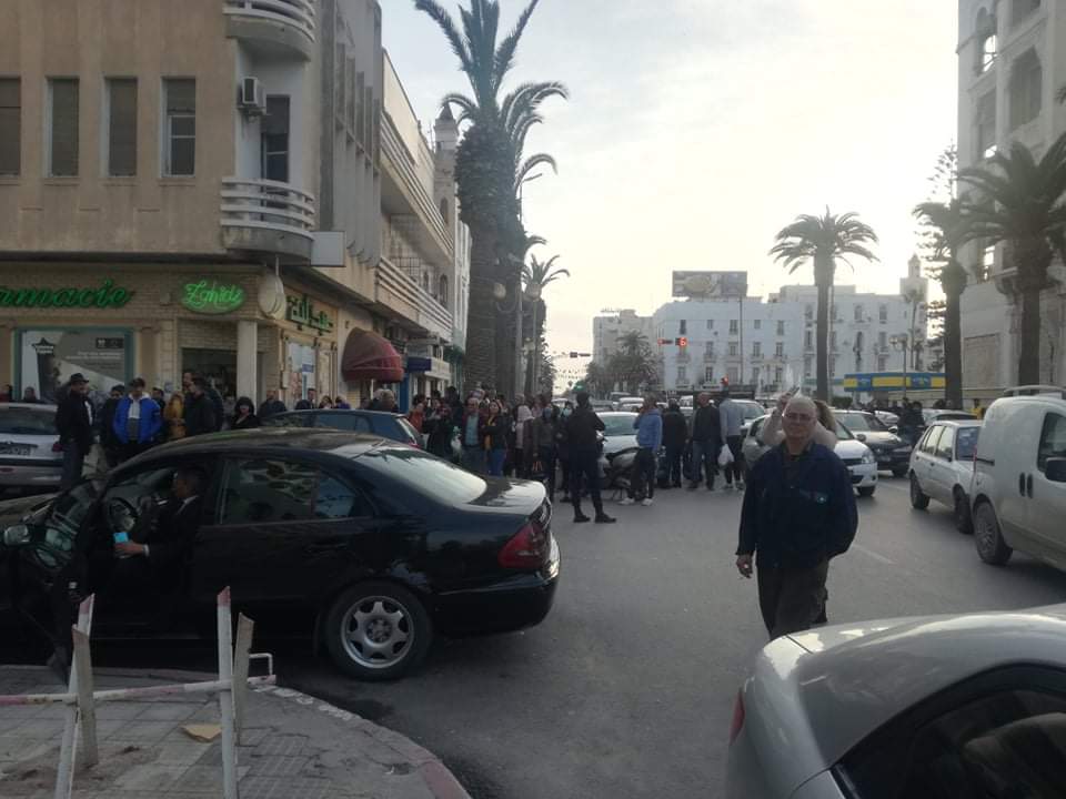  صفاقس: ليبي يهدد بإلقاء نفسه من الطابق السادس