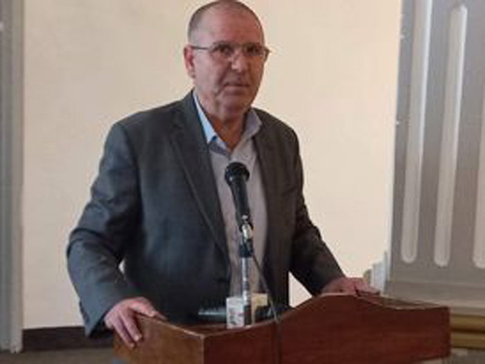 الطبوبي في ندوة حول المرأة: "العزوزة هازها الواد وتقول العام صابة"...