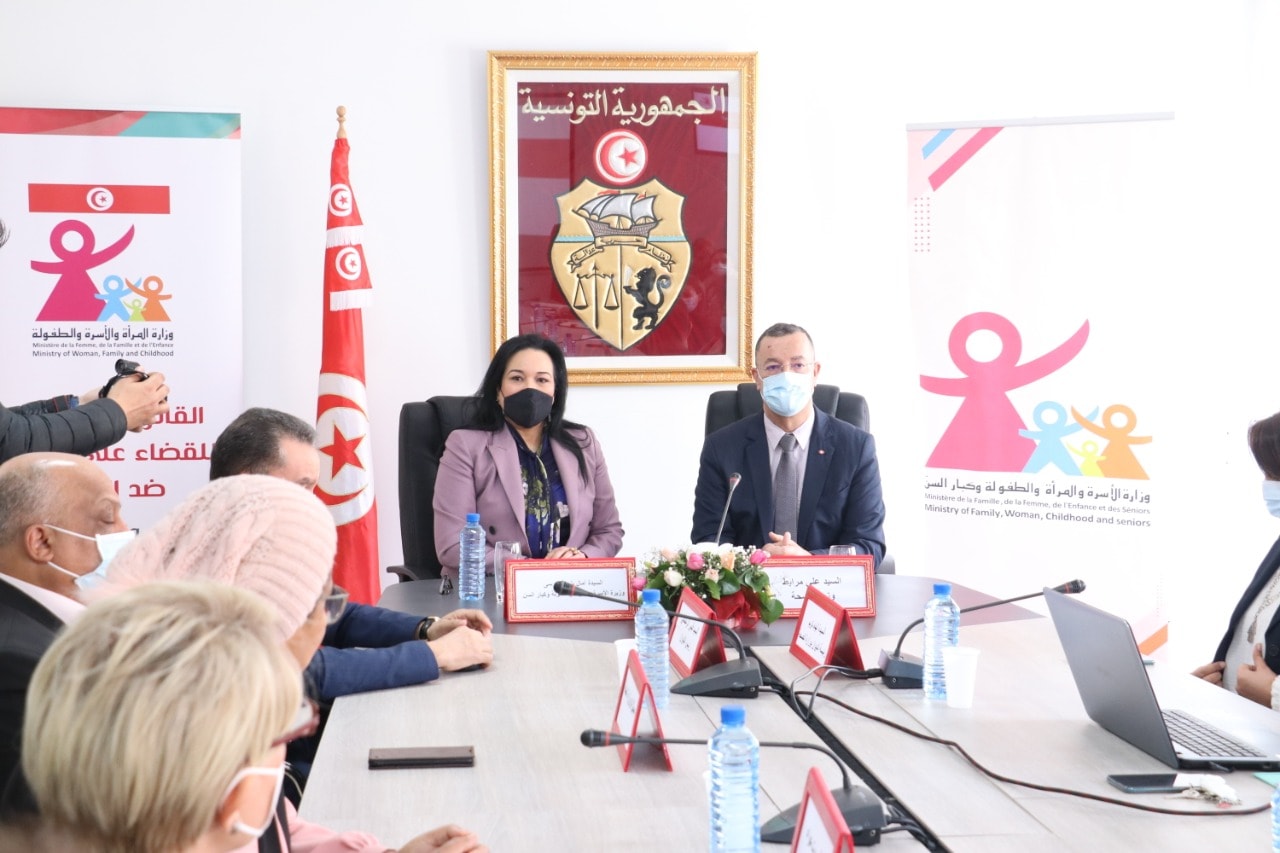 يهم النساء ضحايا العنف.. منشور مشترك بين وزارتي المرأة والصحة