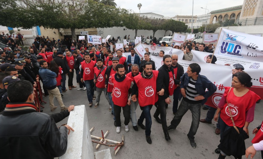  عدد من المفروزين أمنيا يعتصمون في مقر رابطة الدفاع عن حقوق الإنسان