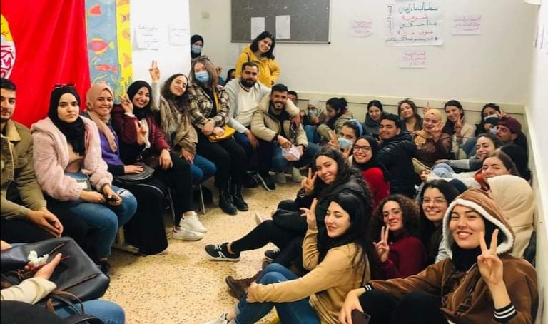  لم تصرف اجورهم منذ 9 أشهر.. اعتصام مفتوح لخريجي علوم التربية و التعليم بالمنستير ..وتهديدات بالتصعيد