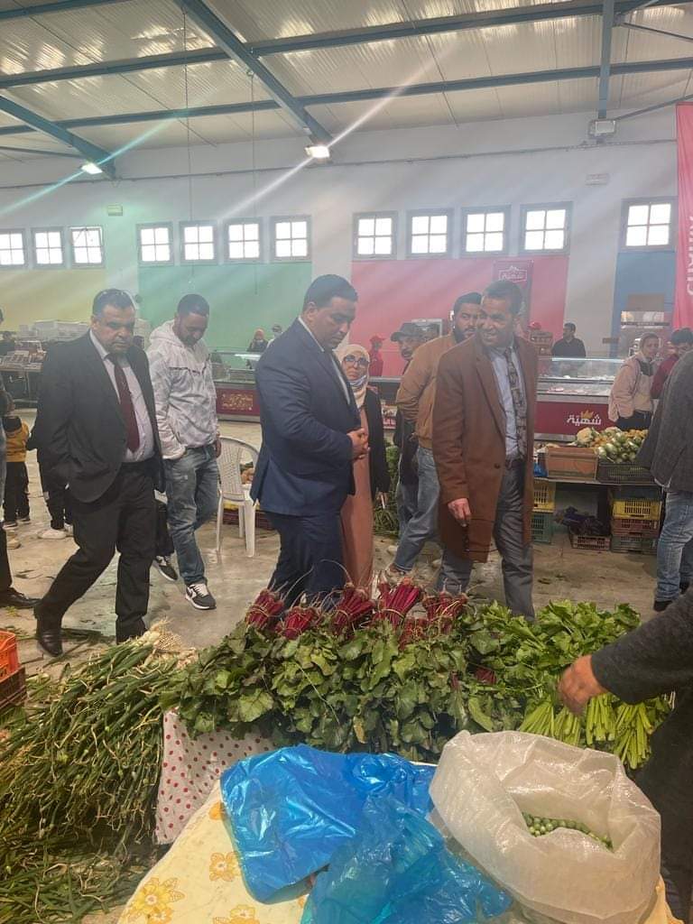 غريب : تحويل قاعة مغطاة إلى سوق من المنتج إلى المستهلك في المحمدية 