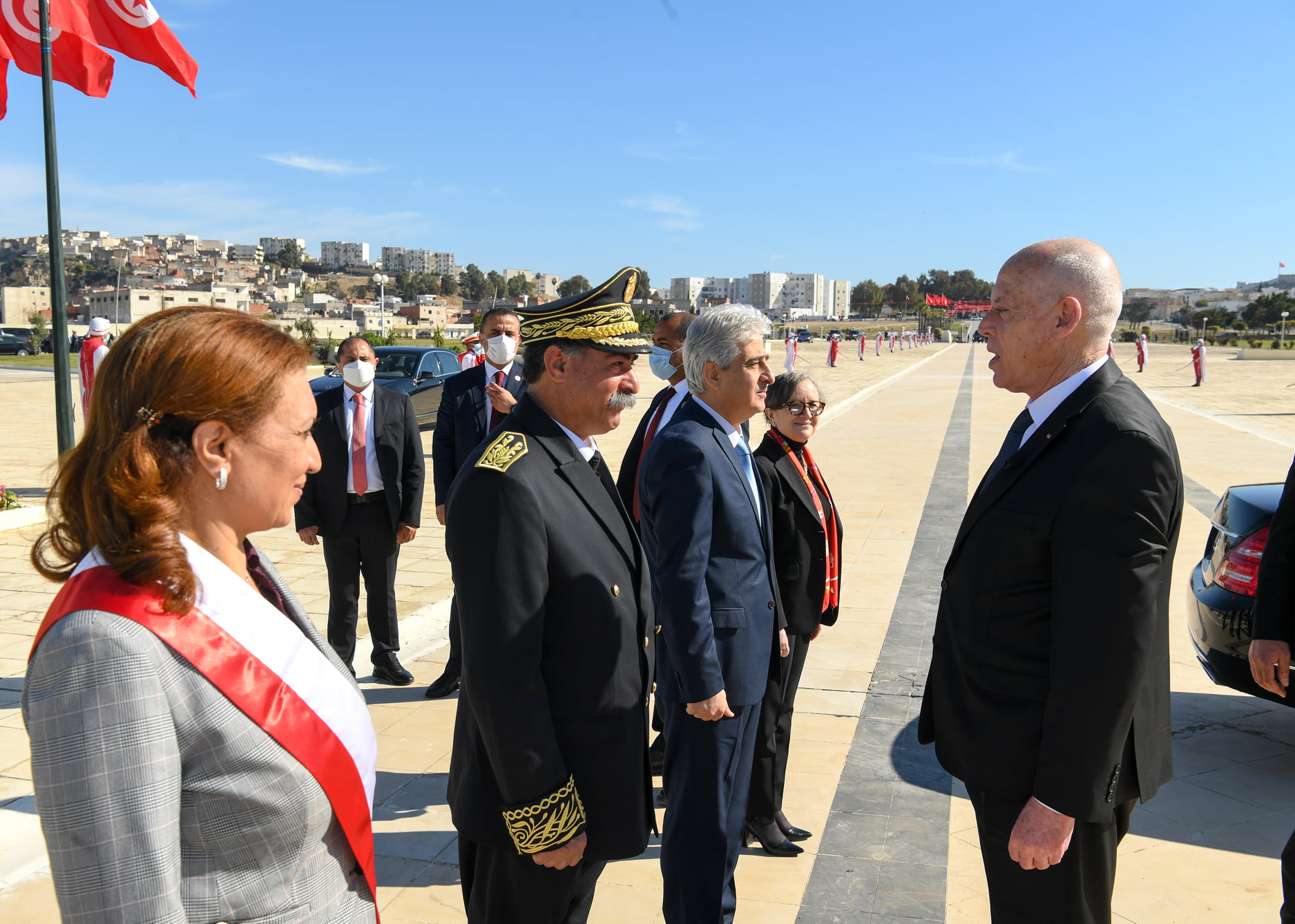 بحضور بودن وأعضاء المجلس الأعلى للجيوش.. سعيد يشرف على احياء ذكرى عيد الشهداء